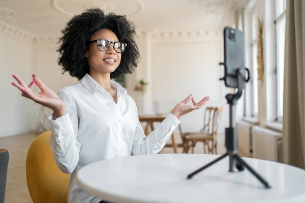 Where can budget-conscious travelers find affordable yoga classes in major UK cities?